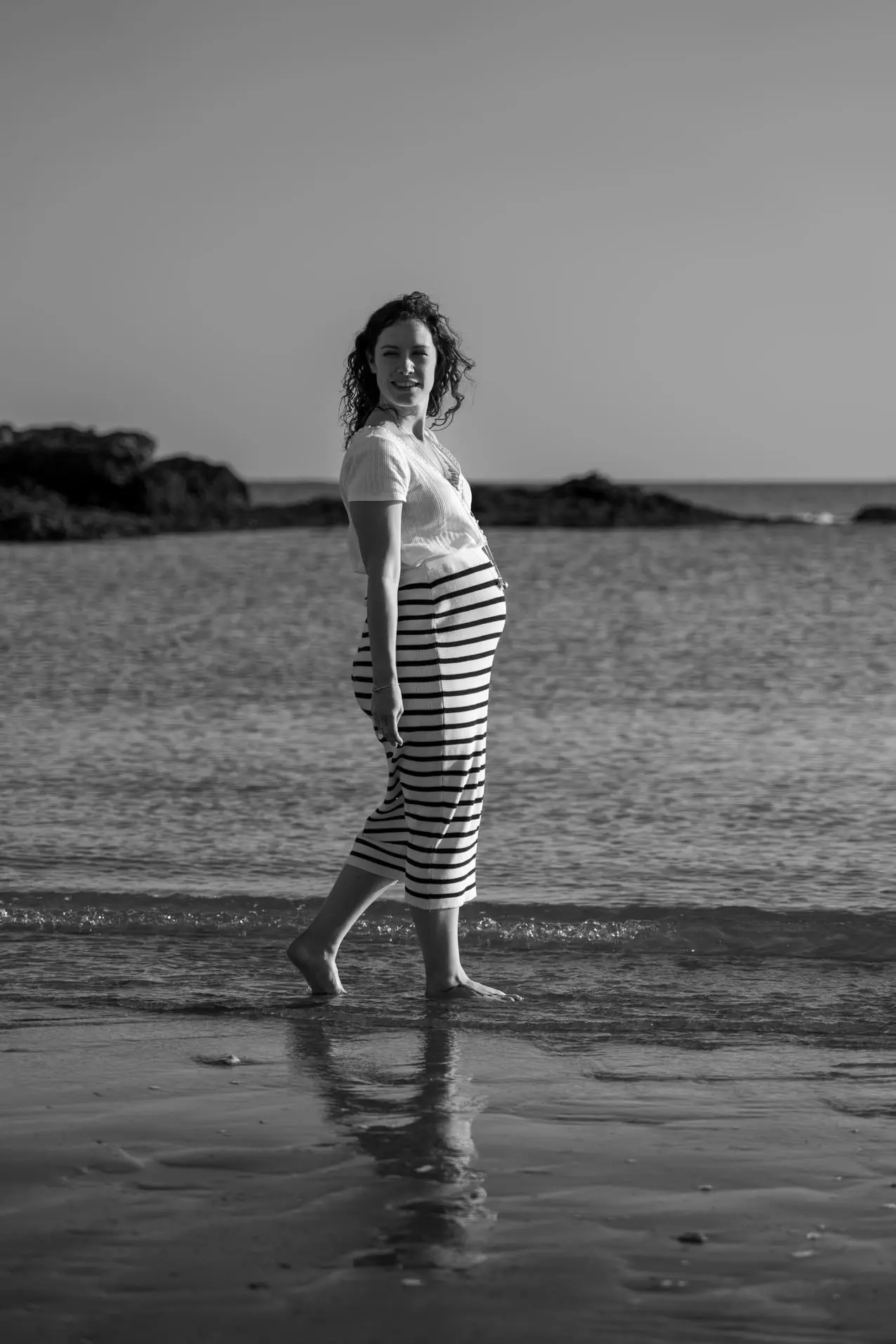 Portrait-grossesse-Pornichet-02a Stéphane Grimal Photographe Pornichet. Portrait grossesse plage Bonne Source à Pornichet