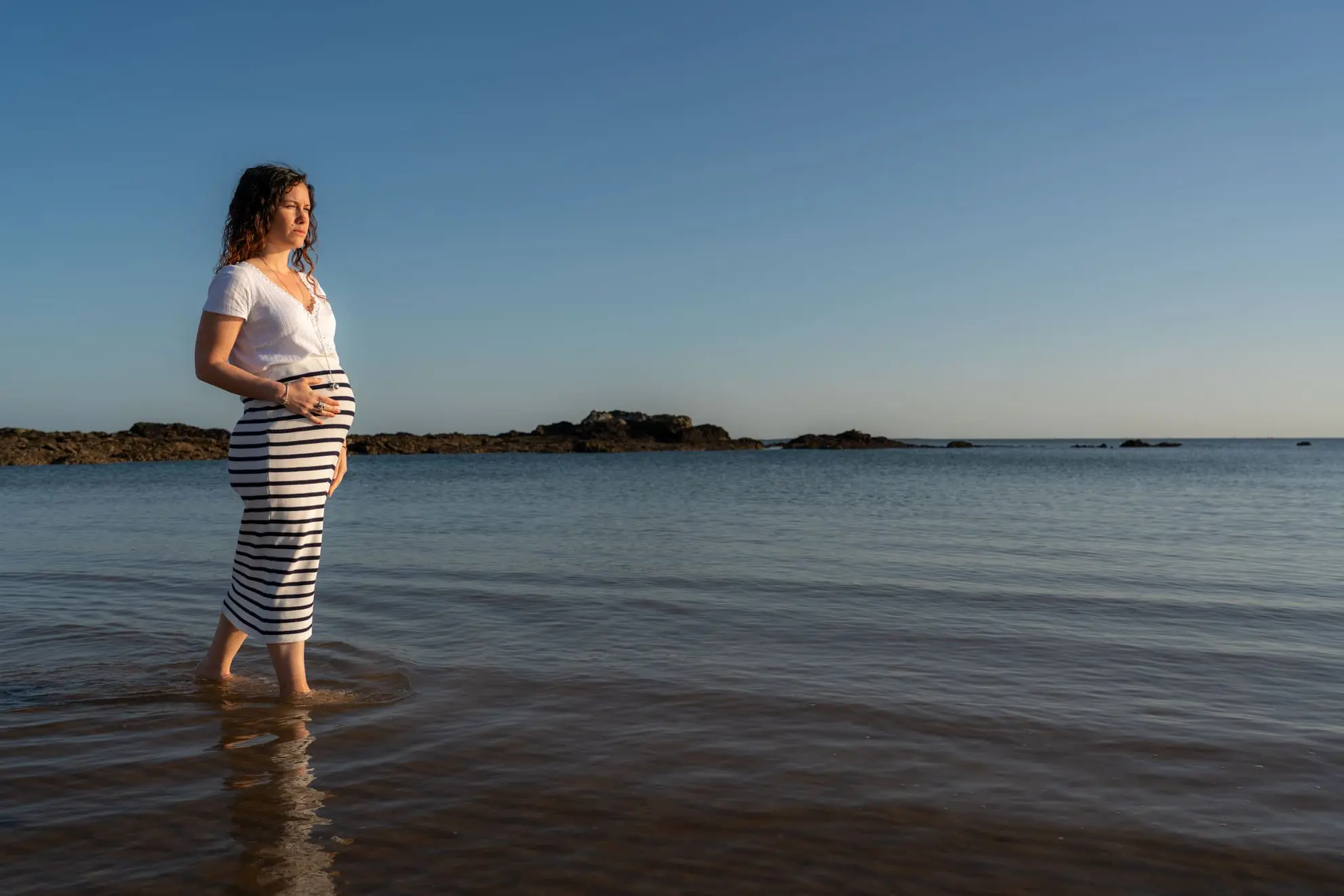 Portrait-grossesse-Pornichet-04a Stéphane Grimal Photographe Pornichet. Portrait grossesse plage Bonne Source à Pornichet